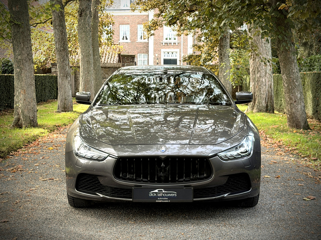 51678342-2.jpg