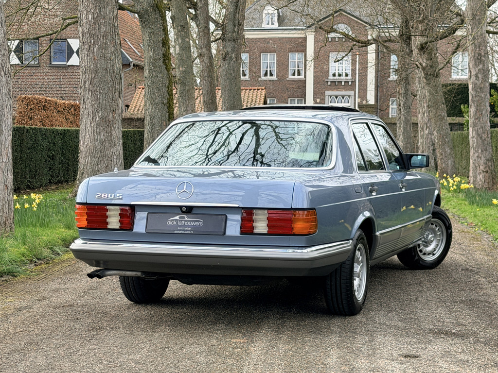 52025848-1.jpg