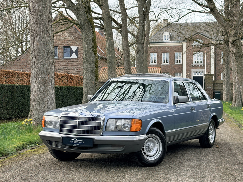 52025848-1.jpg